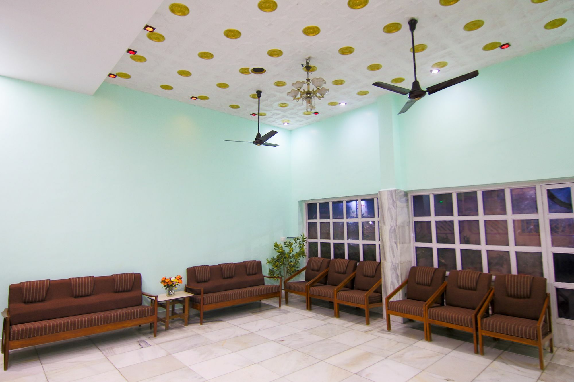 Oyo 10709 Hotel Sbt Визакхапатнам Екстериор снимка