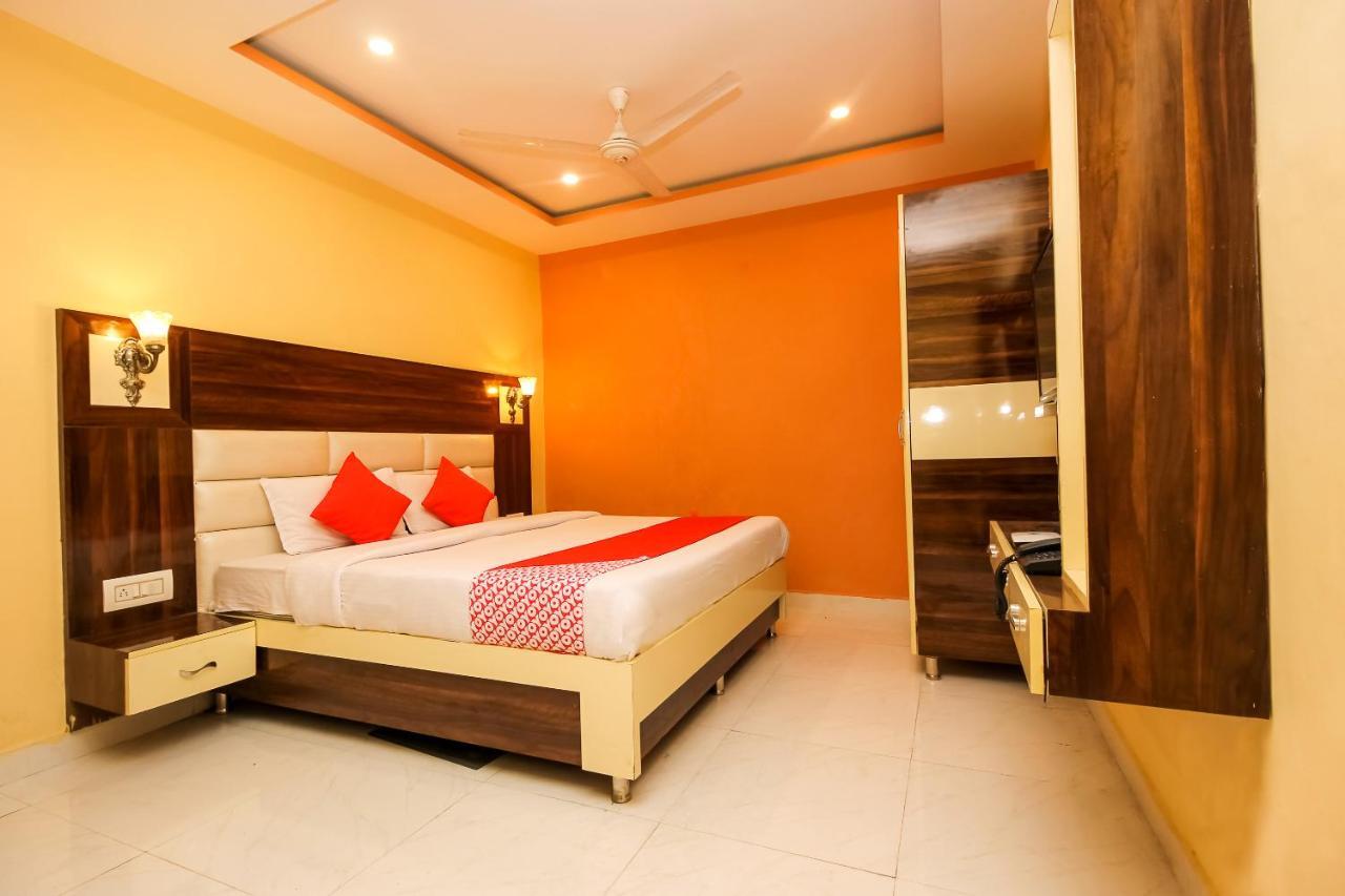 Oyo 10709 Hotel Sbt Визакхапатнам Екстериор снимка
